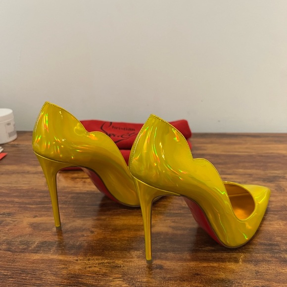 Christian Louboutin Hot Chick Pumps AVAILABLE TILL 06/06 - Picture 4 of 8